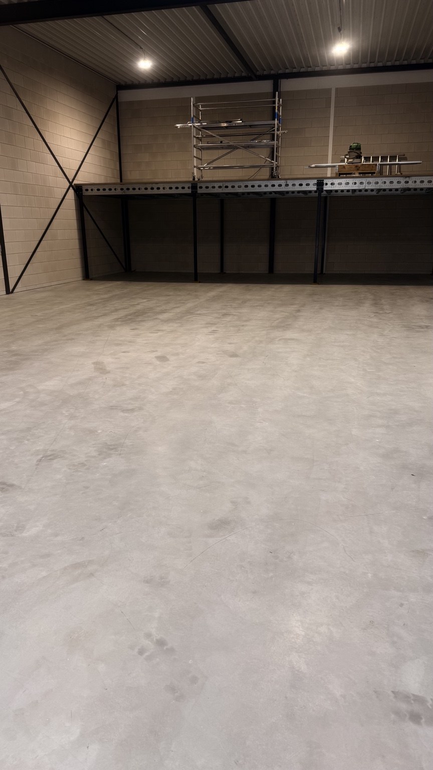 Ondergrond van de toekomstige autowerkplaats en showroom