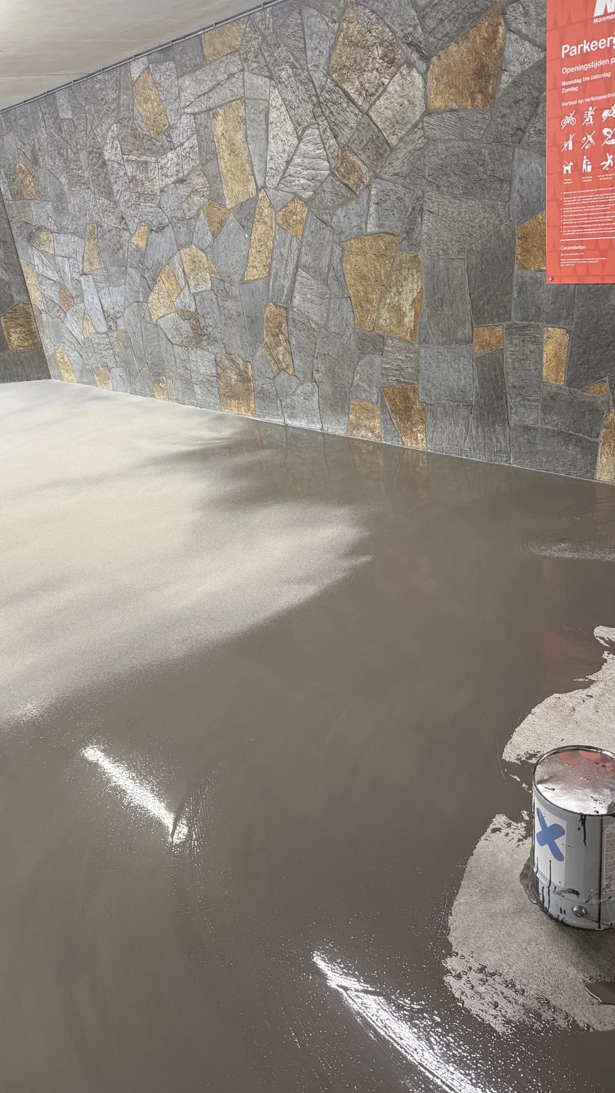 Triflex coating tijdens de uitvoering op de hellingbaan in Haarlem